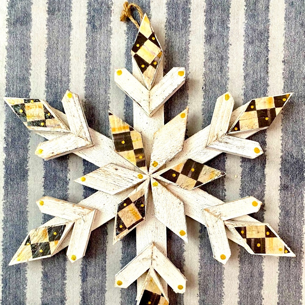 13”x13” UNIQUE ❄️🎁SNOWFLAKE— WOODEN PAINTED, DECOPAGED & SEALED